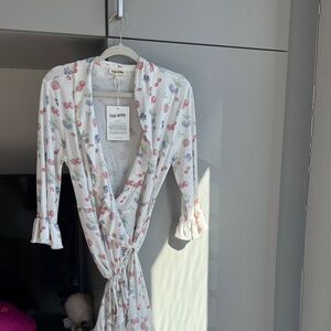 Djerf Avenue White robe  with Berry Print